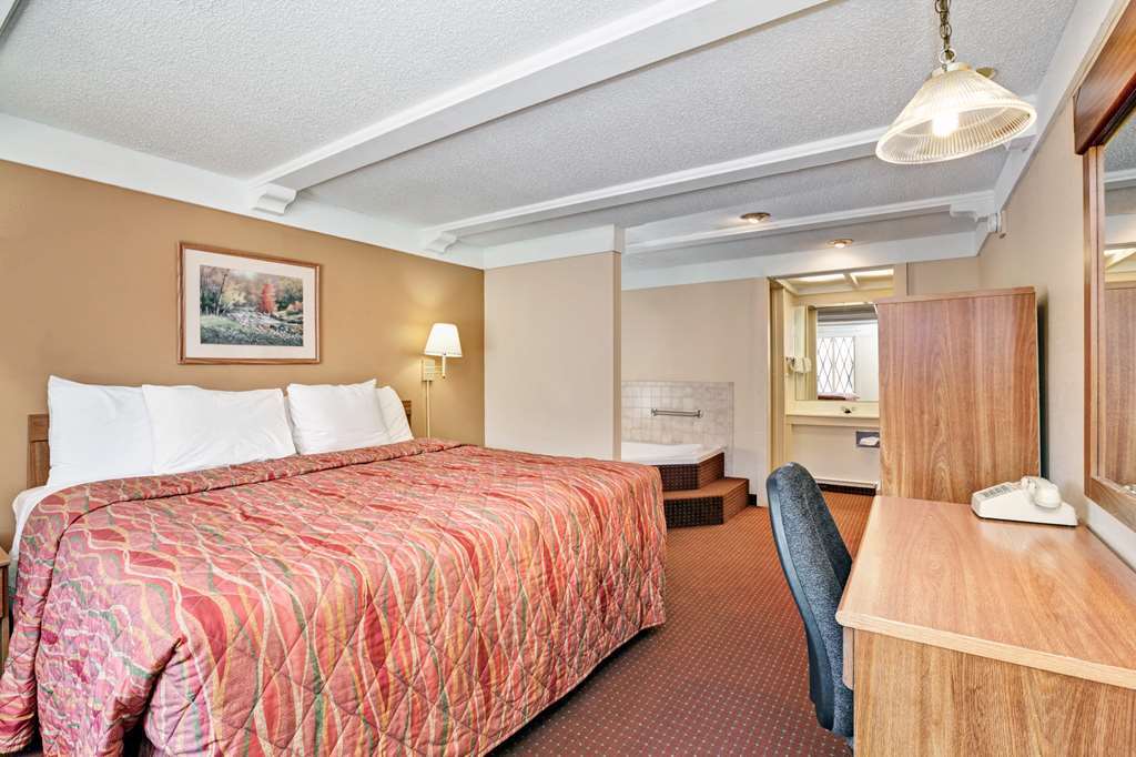 Knights Inn Charleston West Virginia Room photo